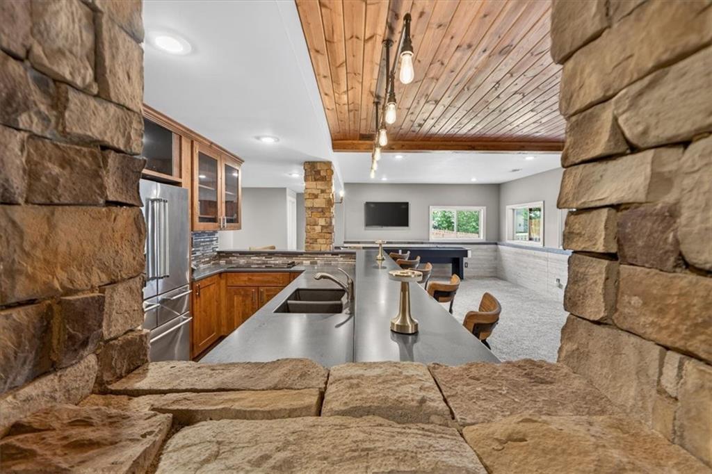 1301 NE TIMBERLINE Court