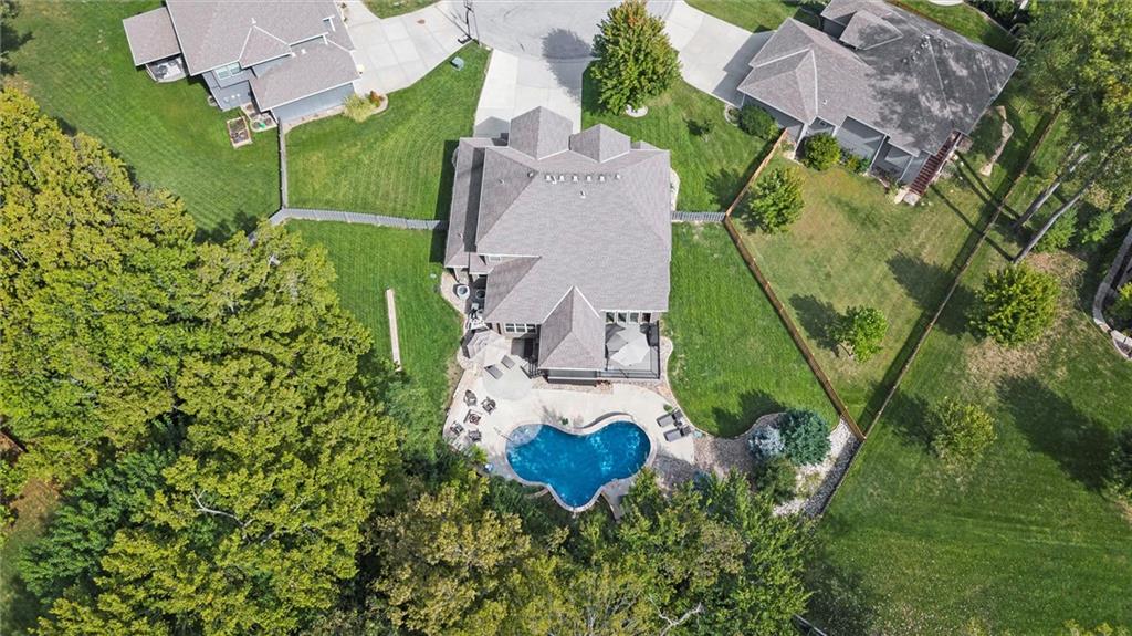 1301 NE TIMBERLINE Court