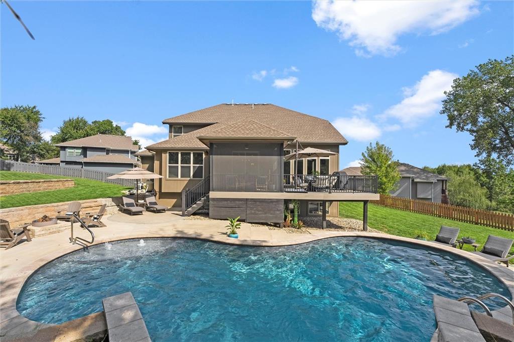 1301 NE TIMBERLINE Court