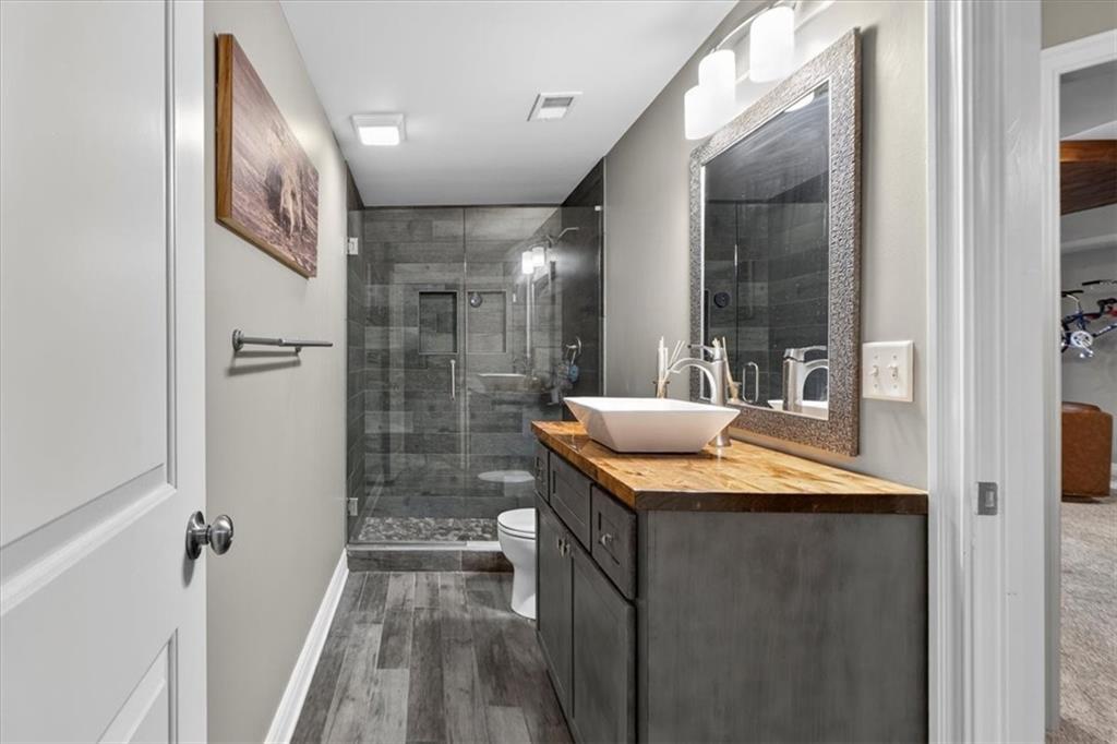 1301 NE TIMBERLINE Court