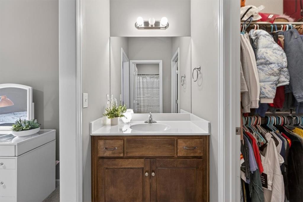 1301 NE TIMBERLINE Court