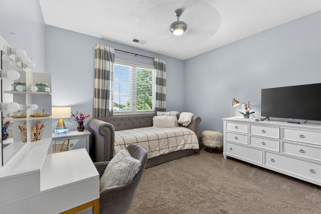 1301 NE TIMBERLINE Court