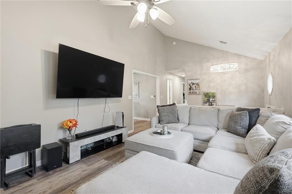 312 SE Onyx Drive