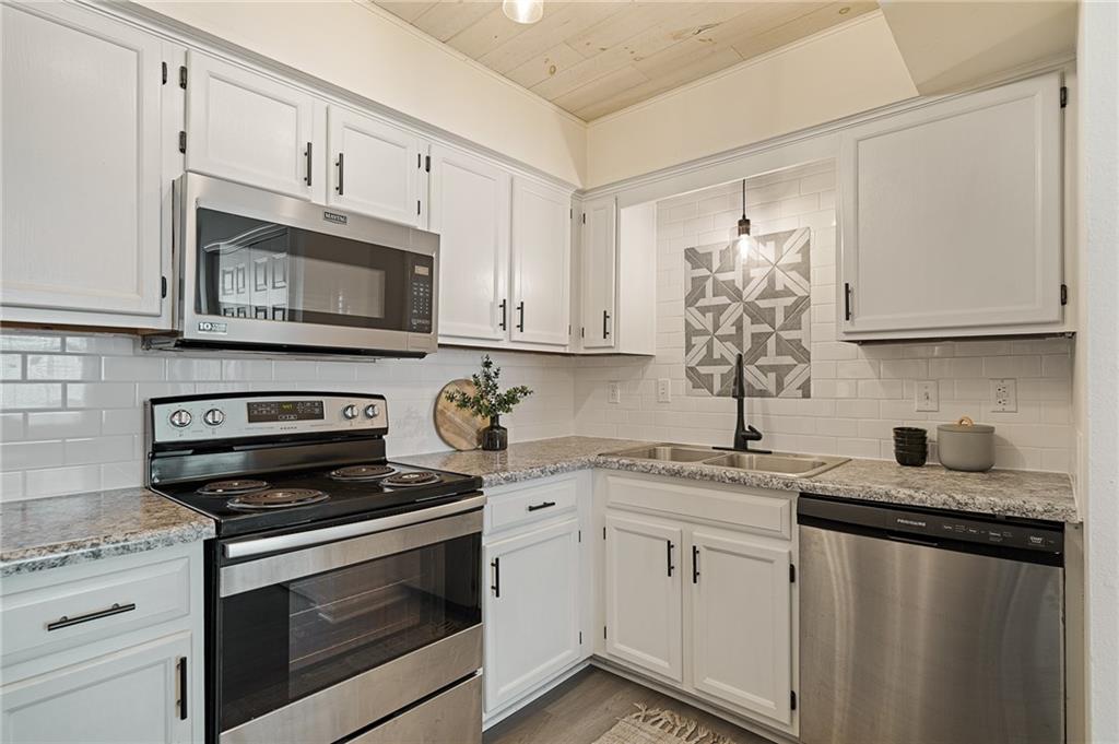 4612 NE Whispering Winds Drive Unit: A