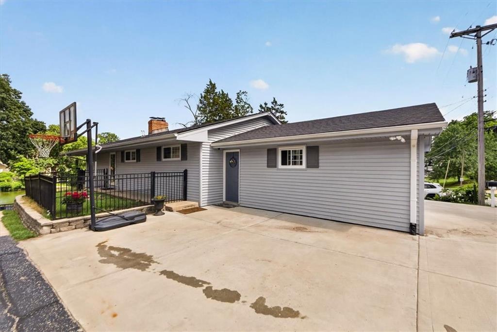 36 BEACH Drive