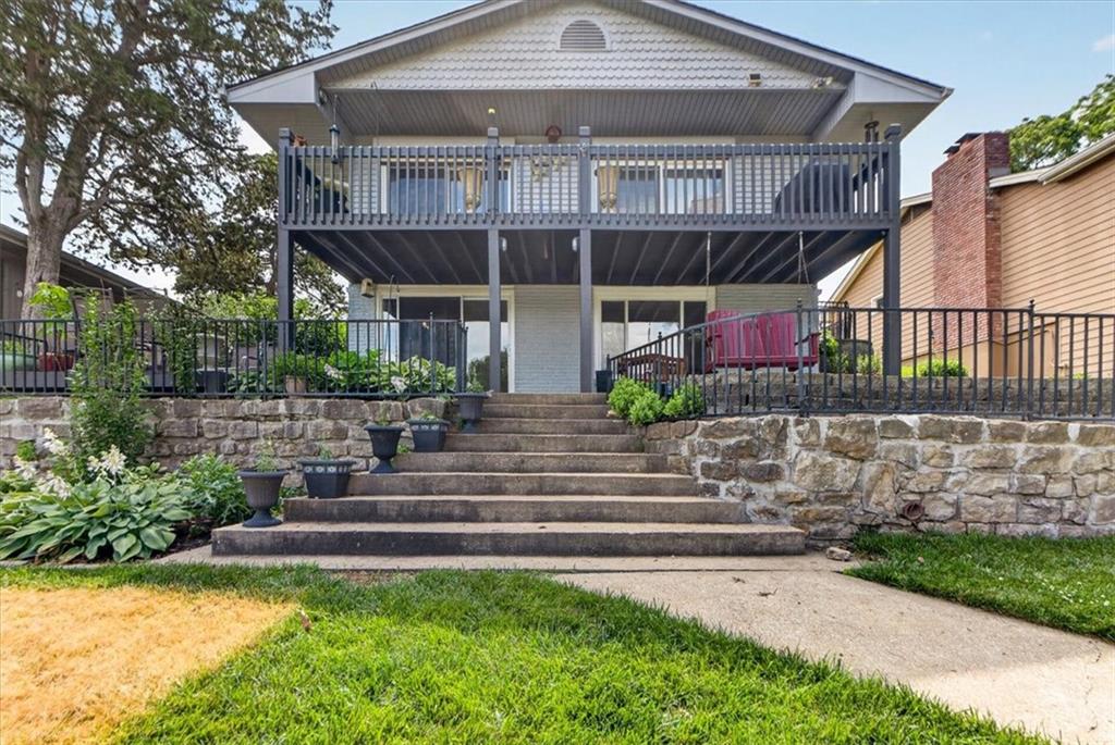 36 BEACH Drive