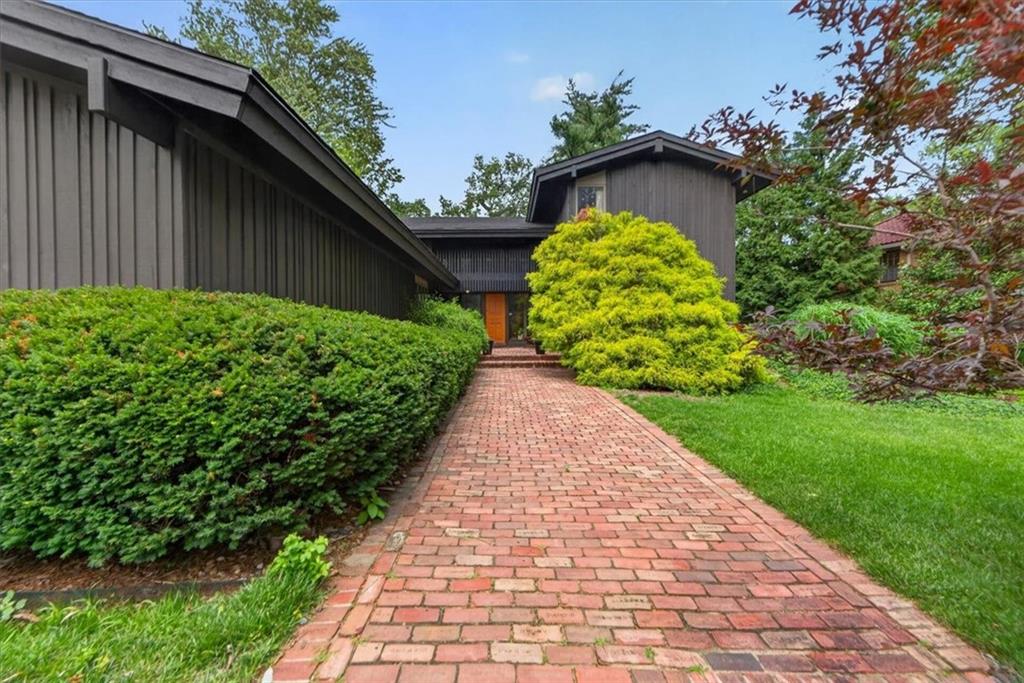 1024 Huntington Road