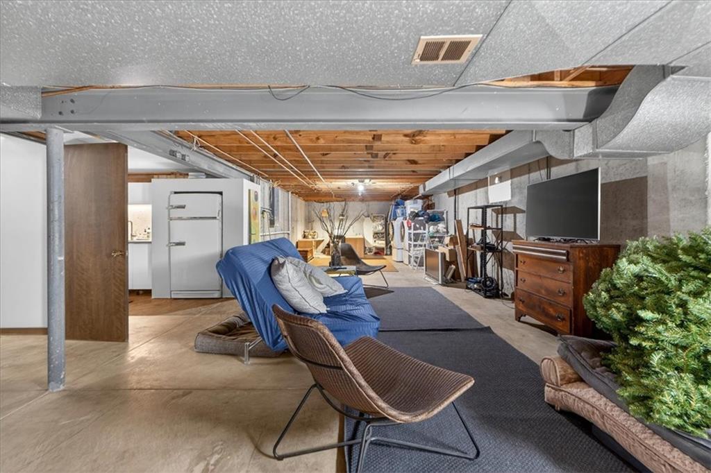 1024 Huntington Road