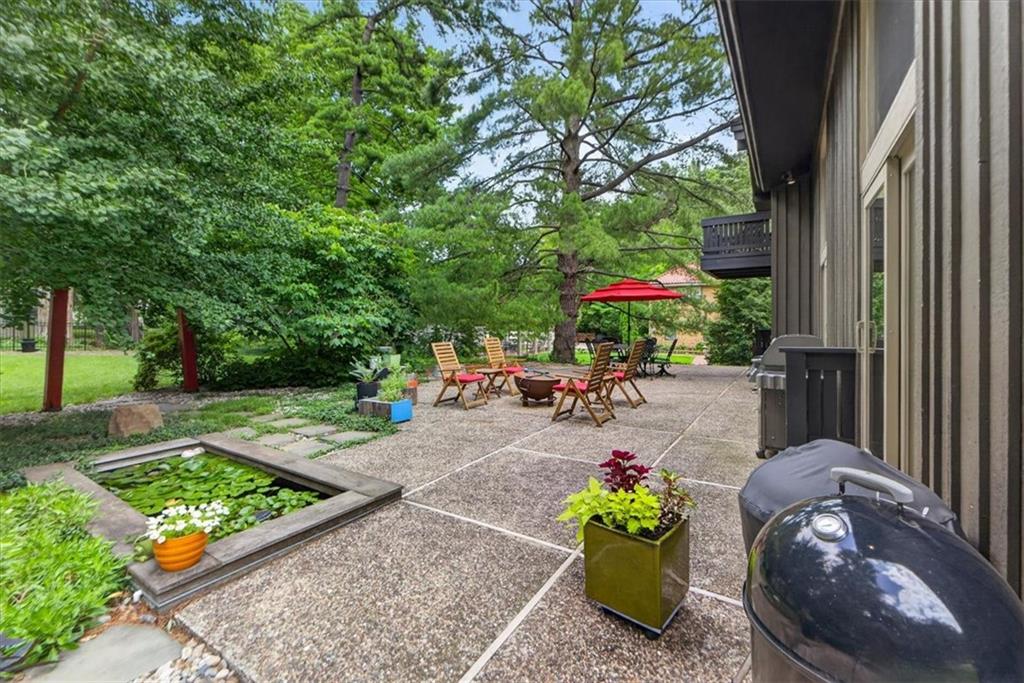 1024 Huntington Road
