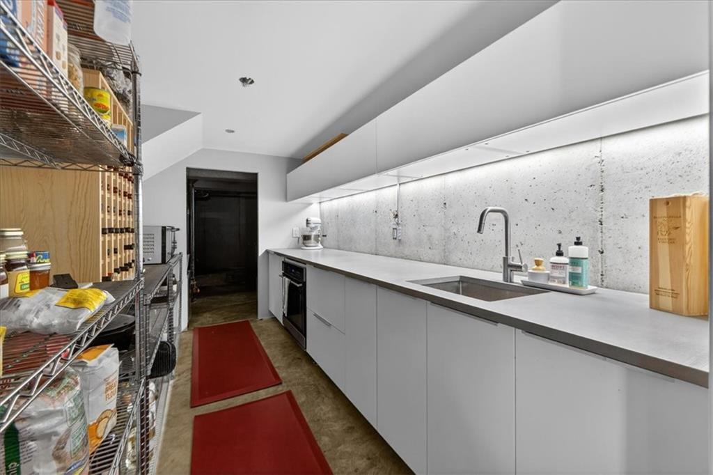1024 Huntington Road