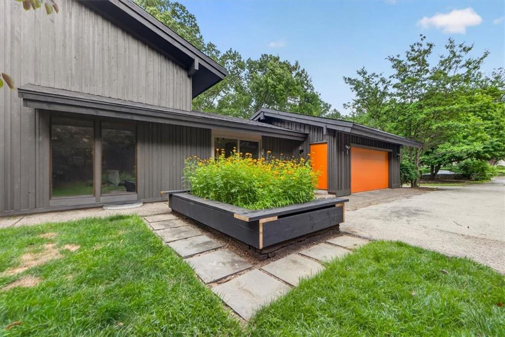 1024 Huntington Road