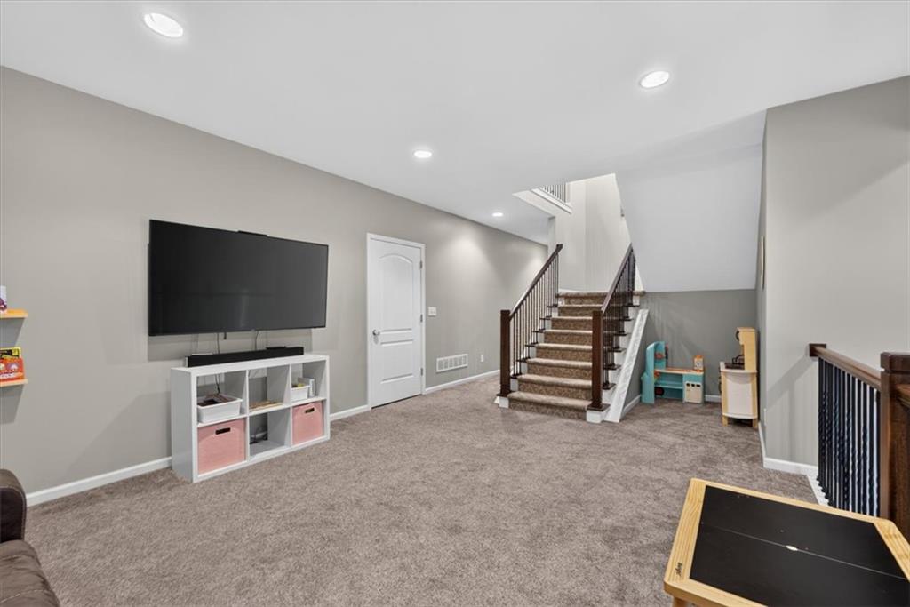 419 E 166th Court