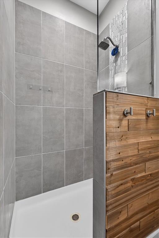 419 E 166th Court