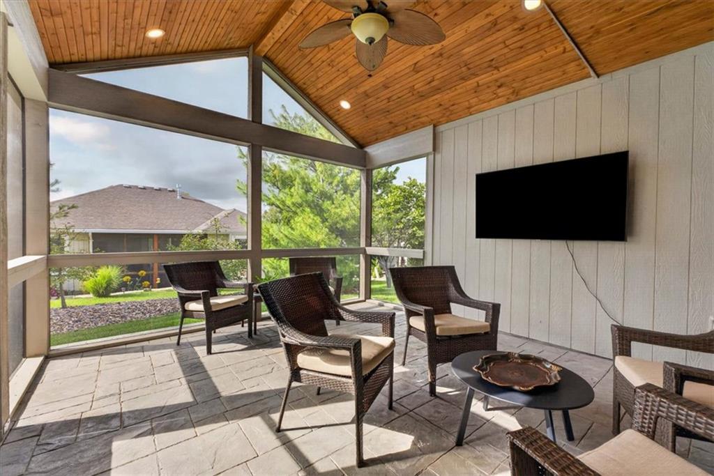 310 Crestview Court