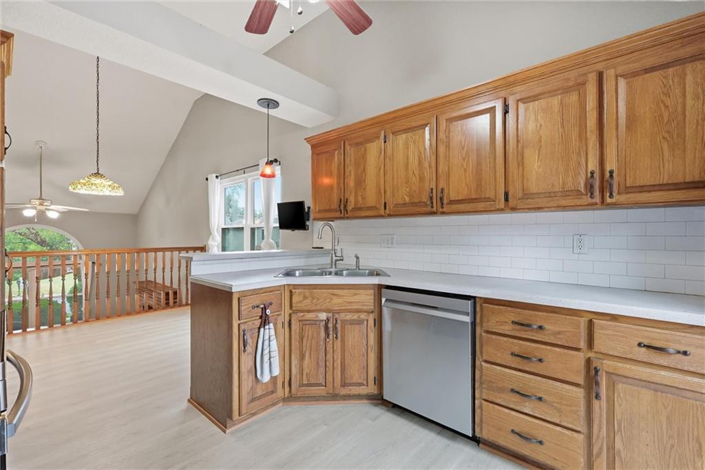 701 NW Rosaceae Drive