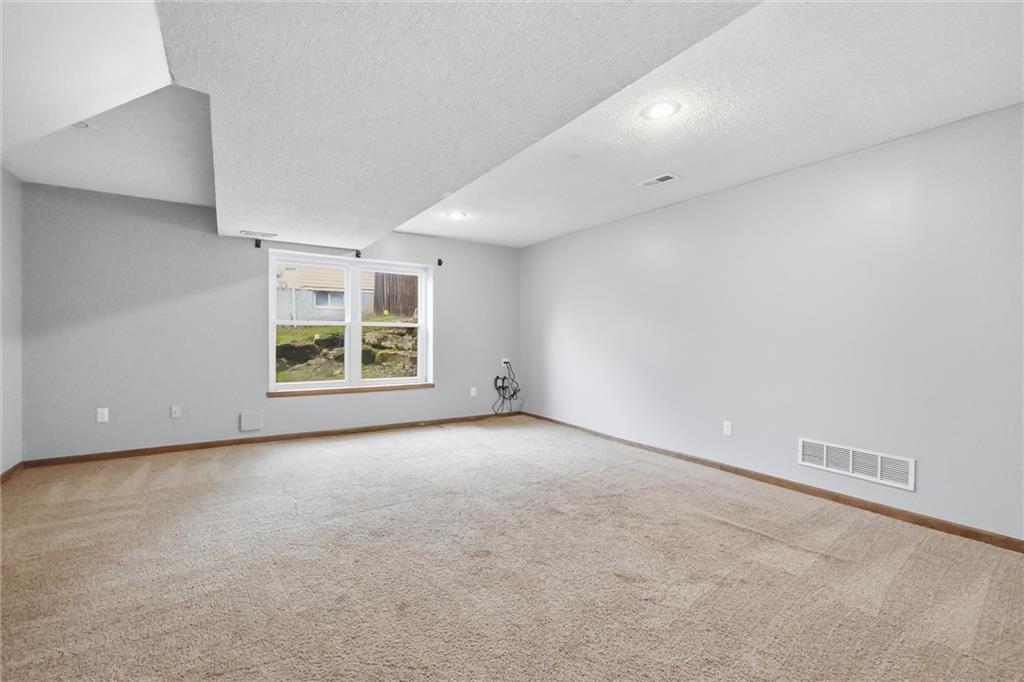 701 NW Rosaceae Drive