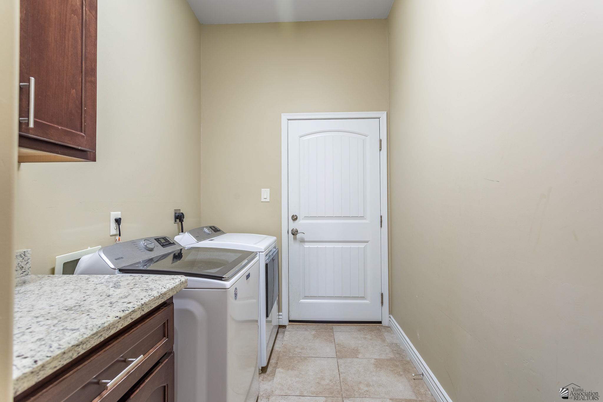 10174 E 38 Ln