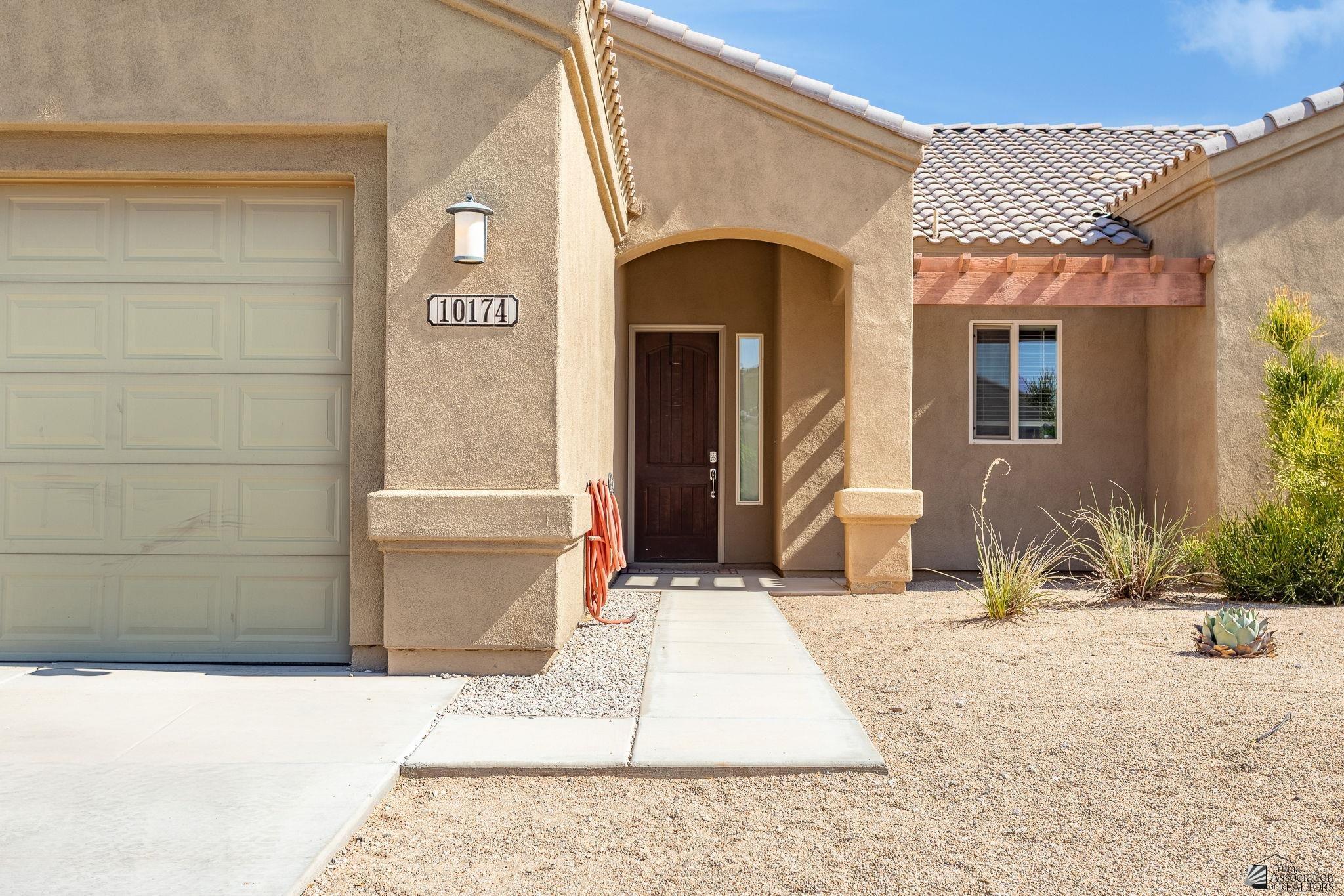 10174 E 38 Ln