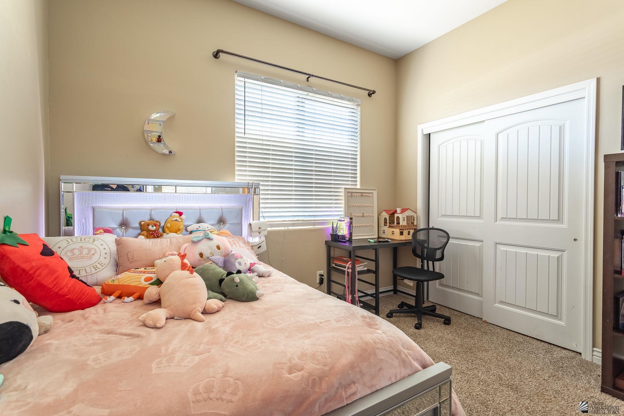 10174 E 38 Ln