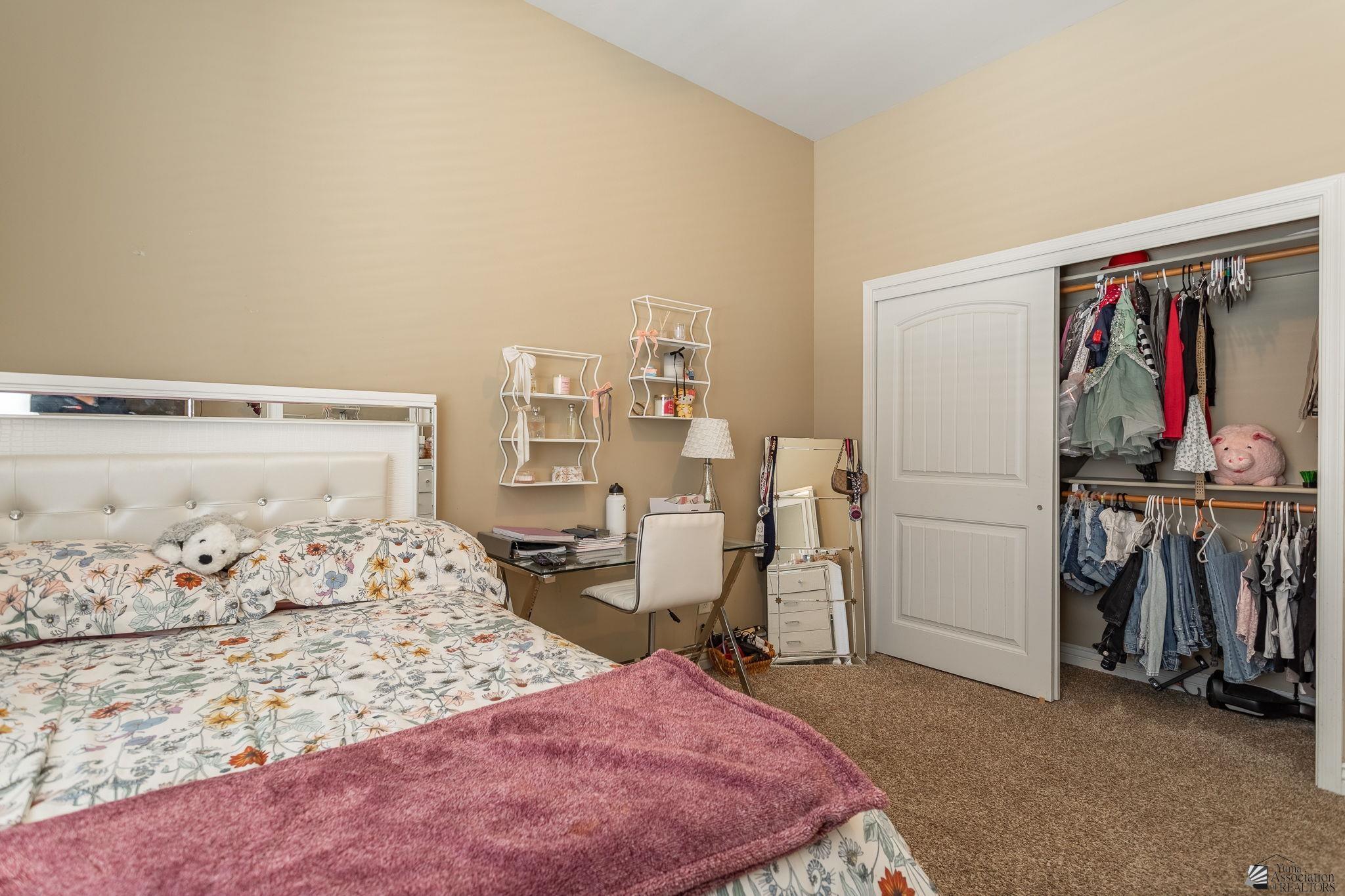 10174 E 38 Ln