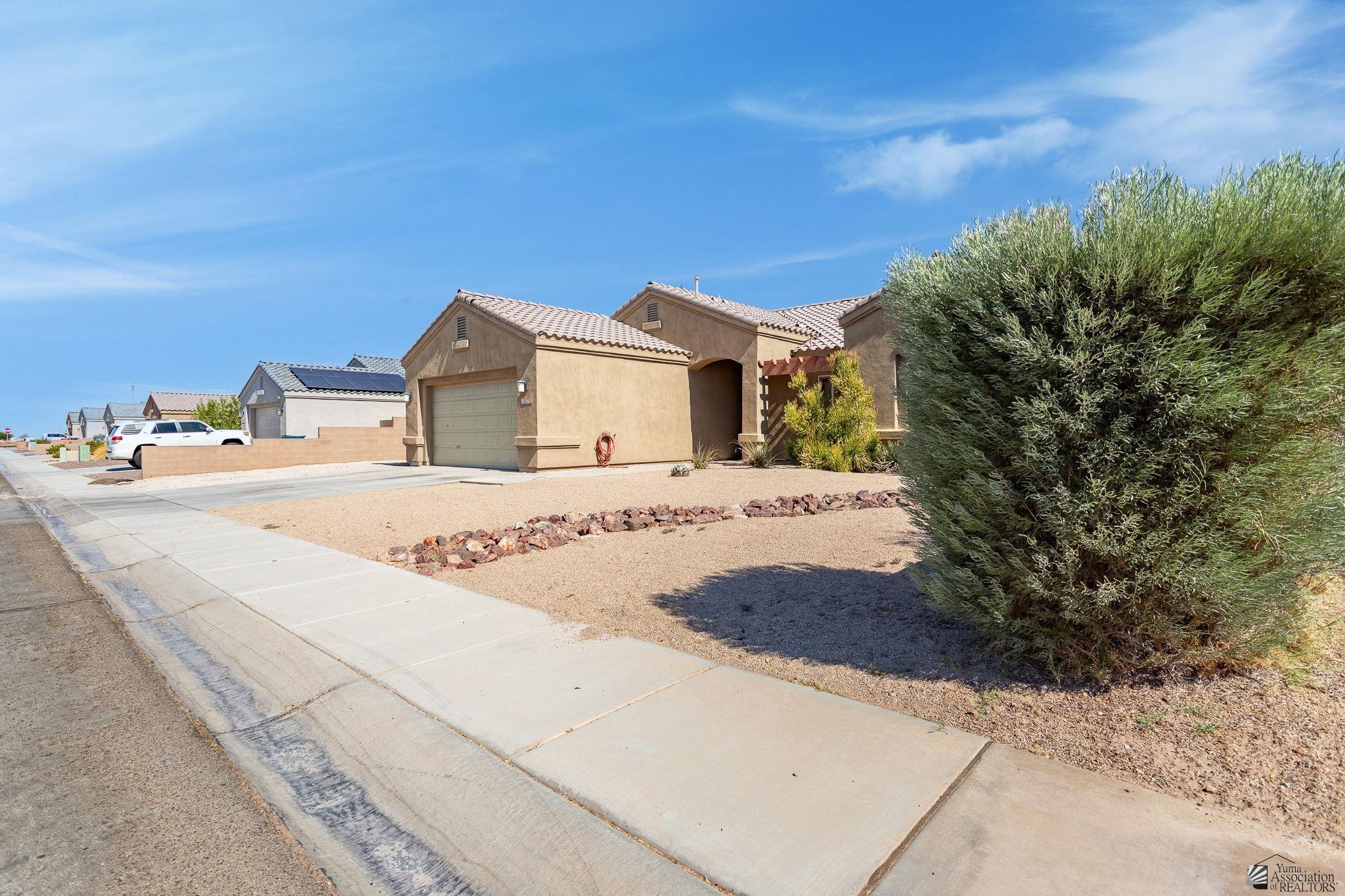 10174 E 38 Ln