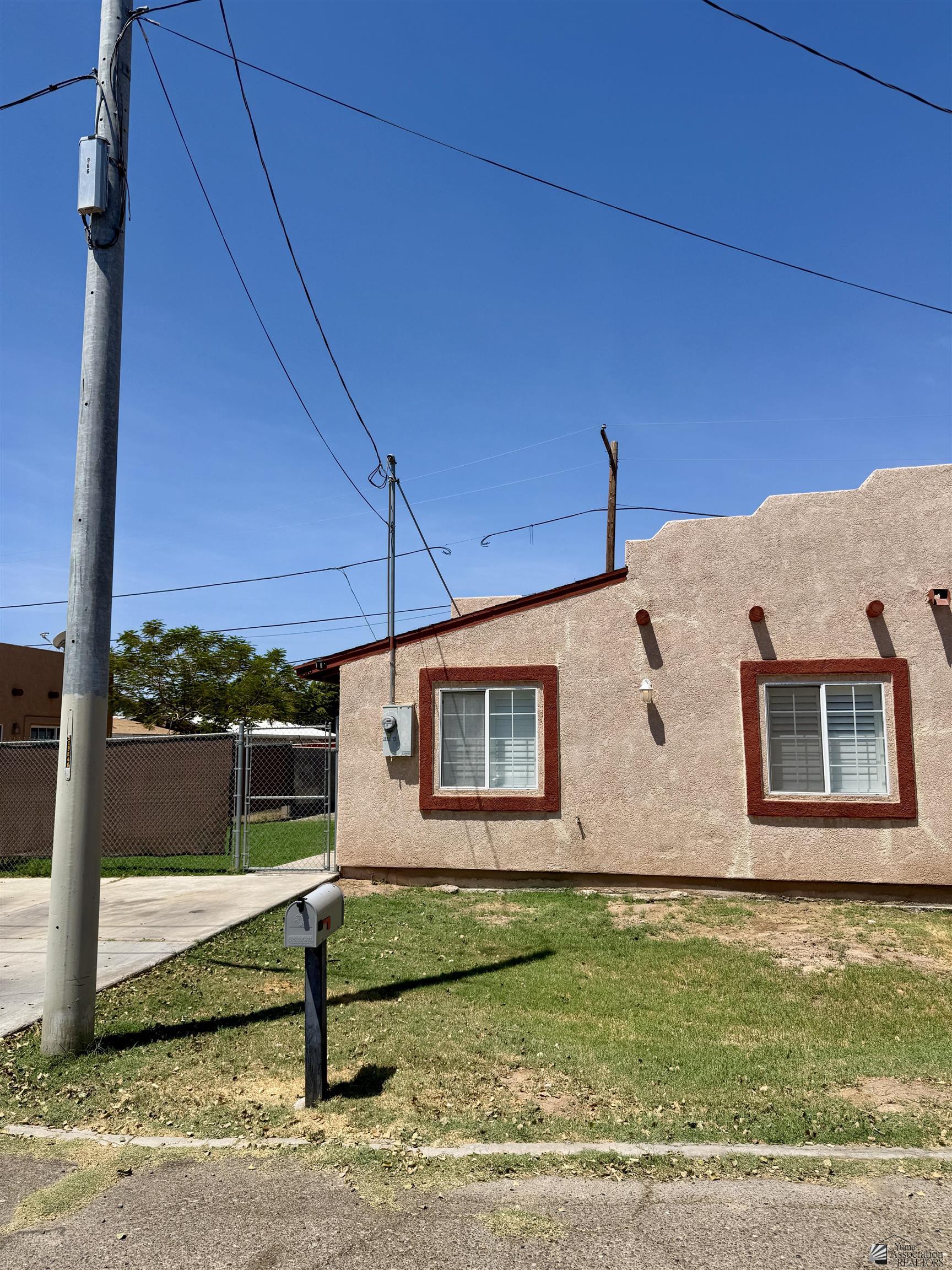 966 S 37 Ave