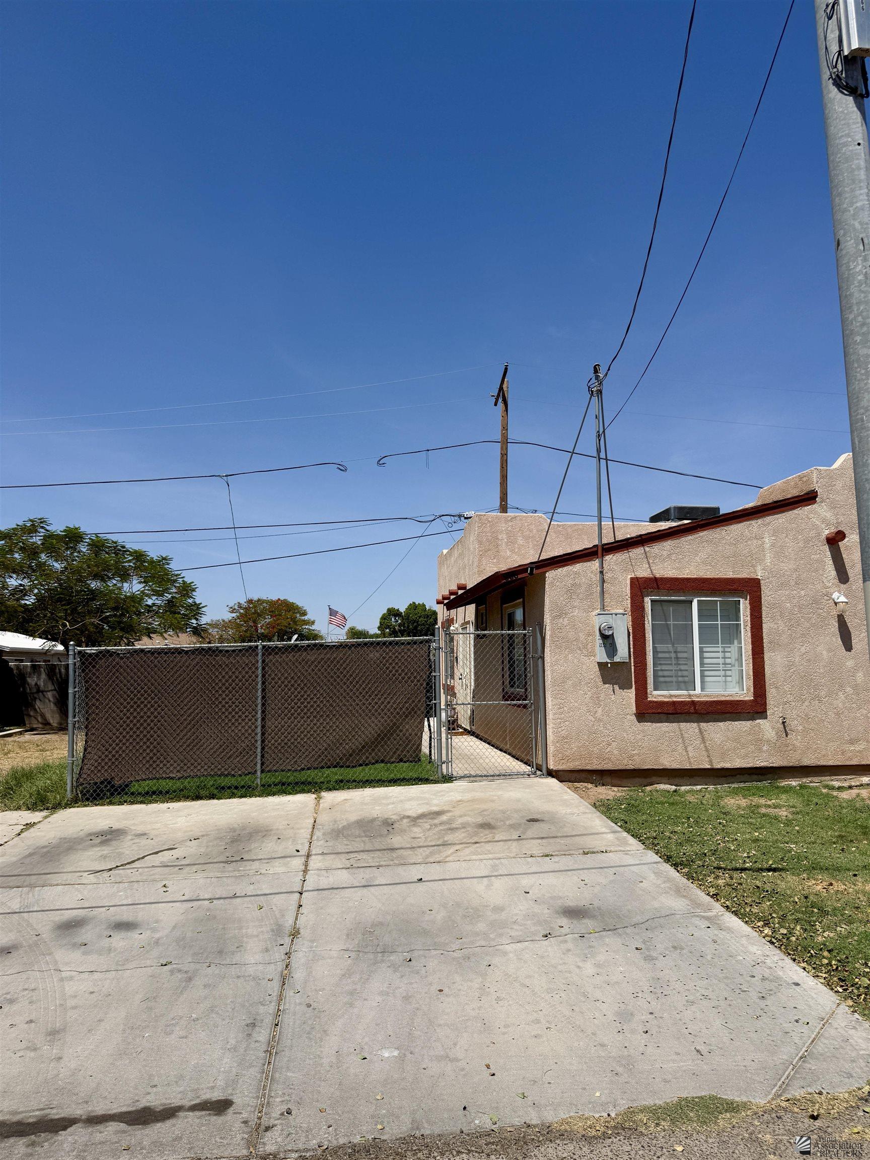 966 S 37 Ave