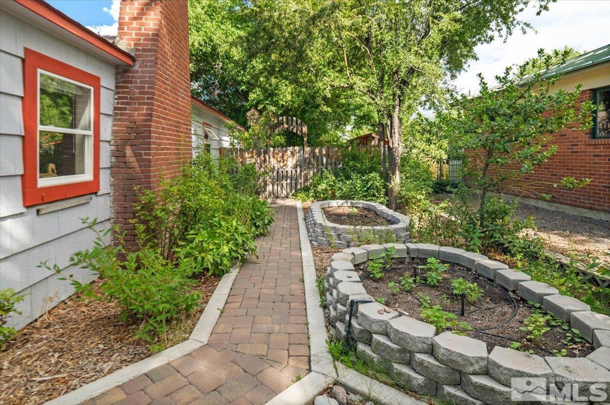 864 Daniel Drive, Reno