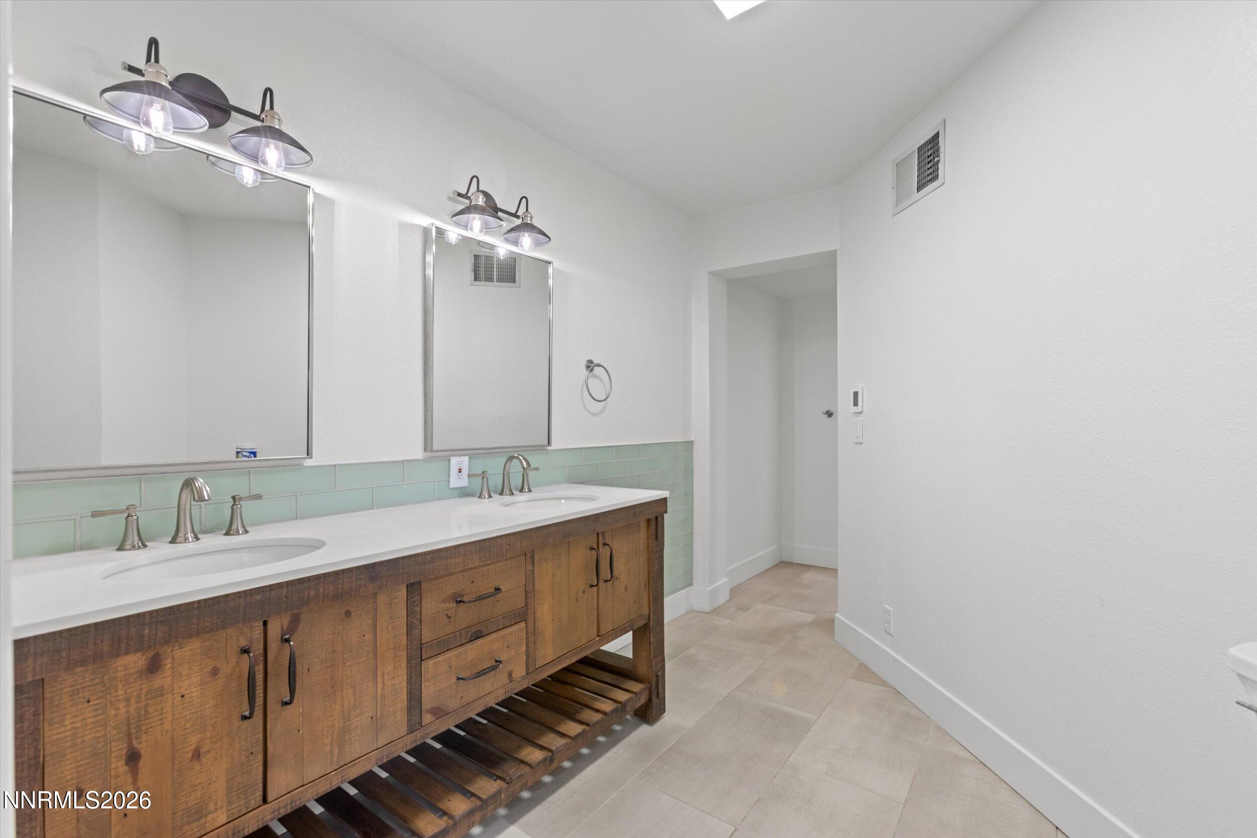2725 W Lake Ridge Shores Court
