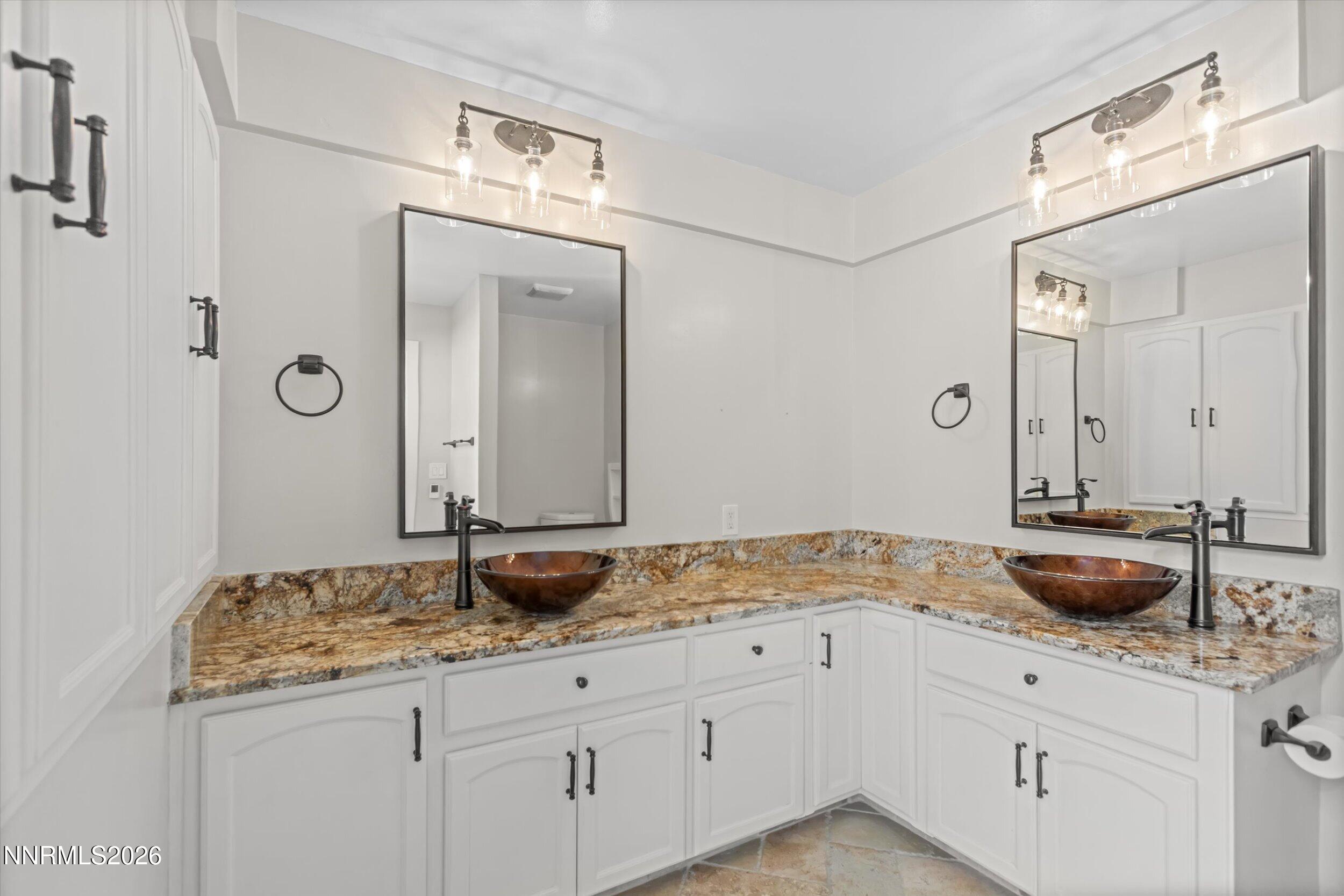 2725 W Lake Ridge Shores Court