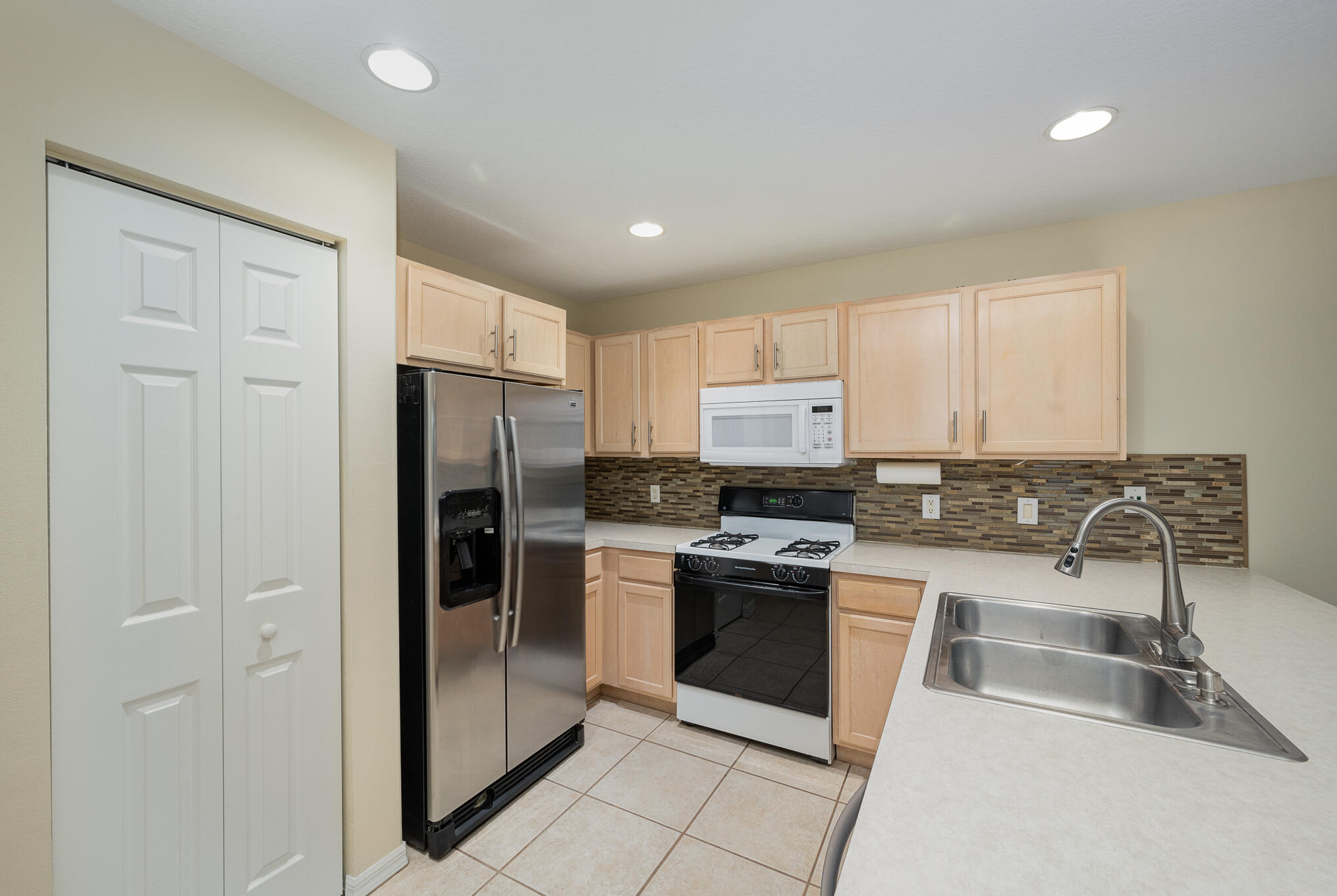 816 Mimosa Place
