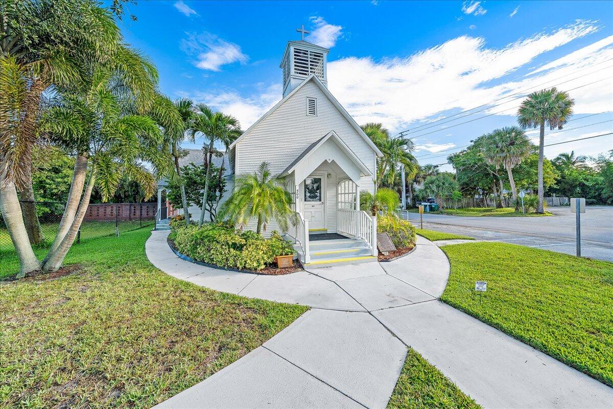 419 Ocean Avenue, 204