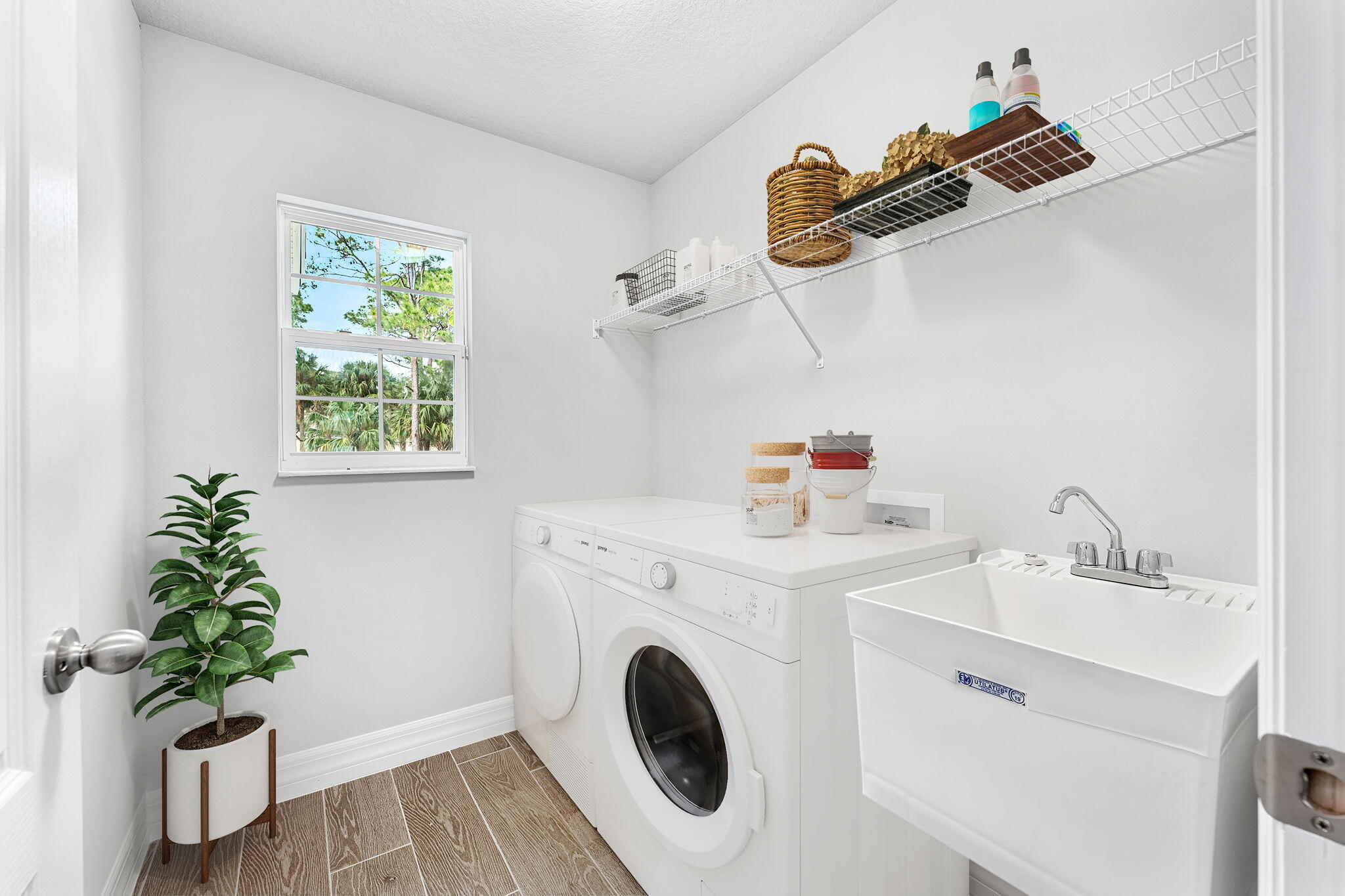 734 Hainey Street SW