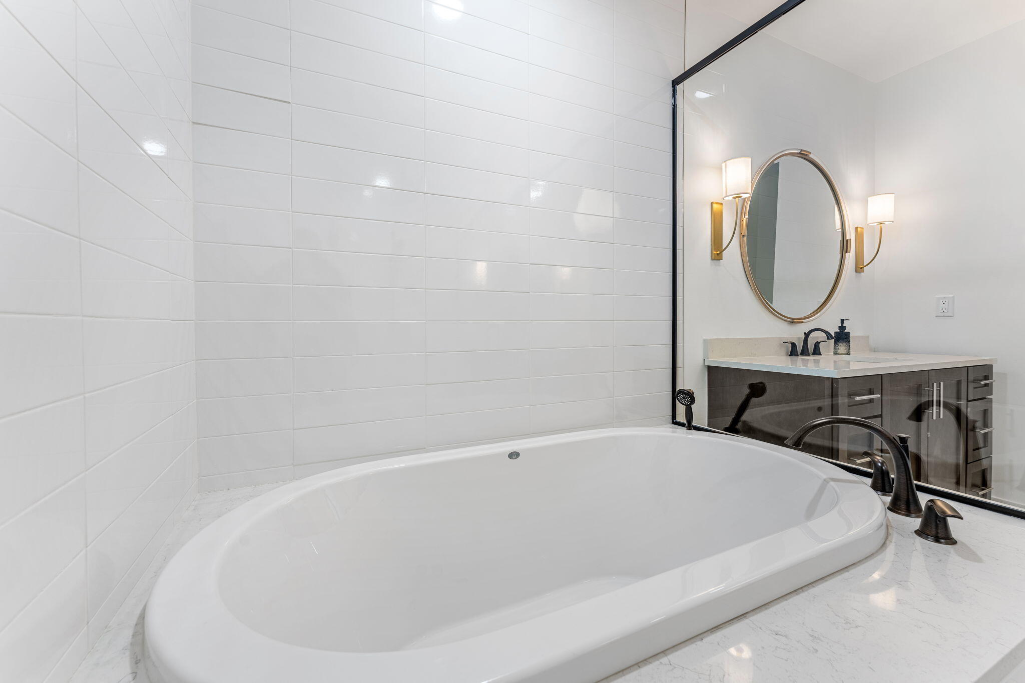 205 Strand Drive, 302