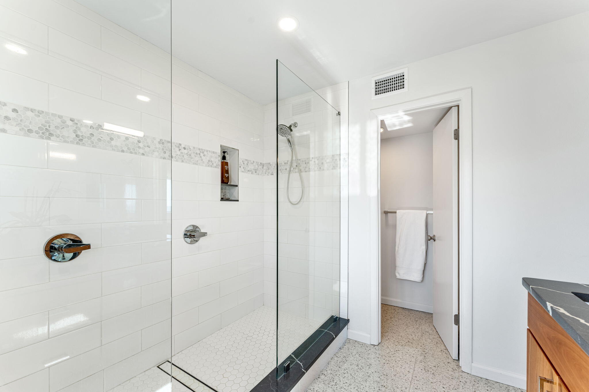 2101 Atlantic Street, 534