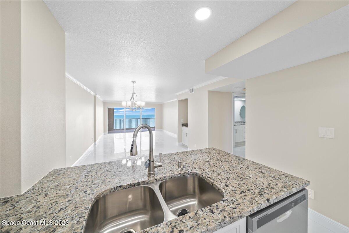2727 N Hwy A1a, 602