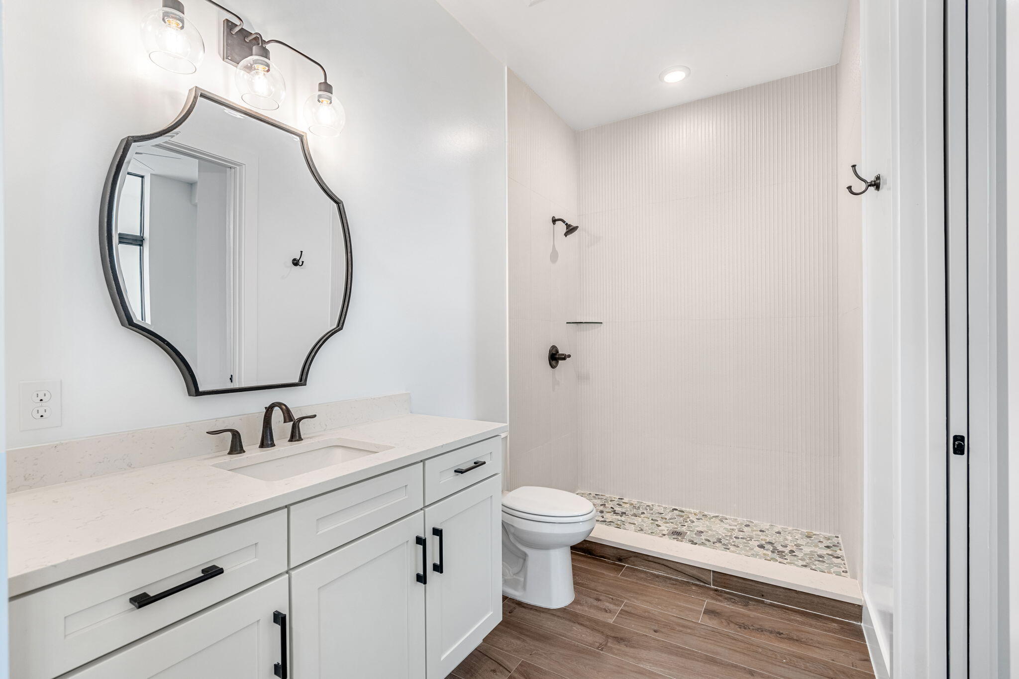 225 Strand Drive, 404