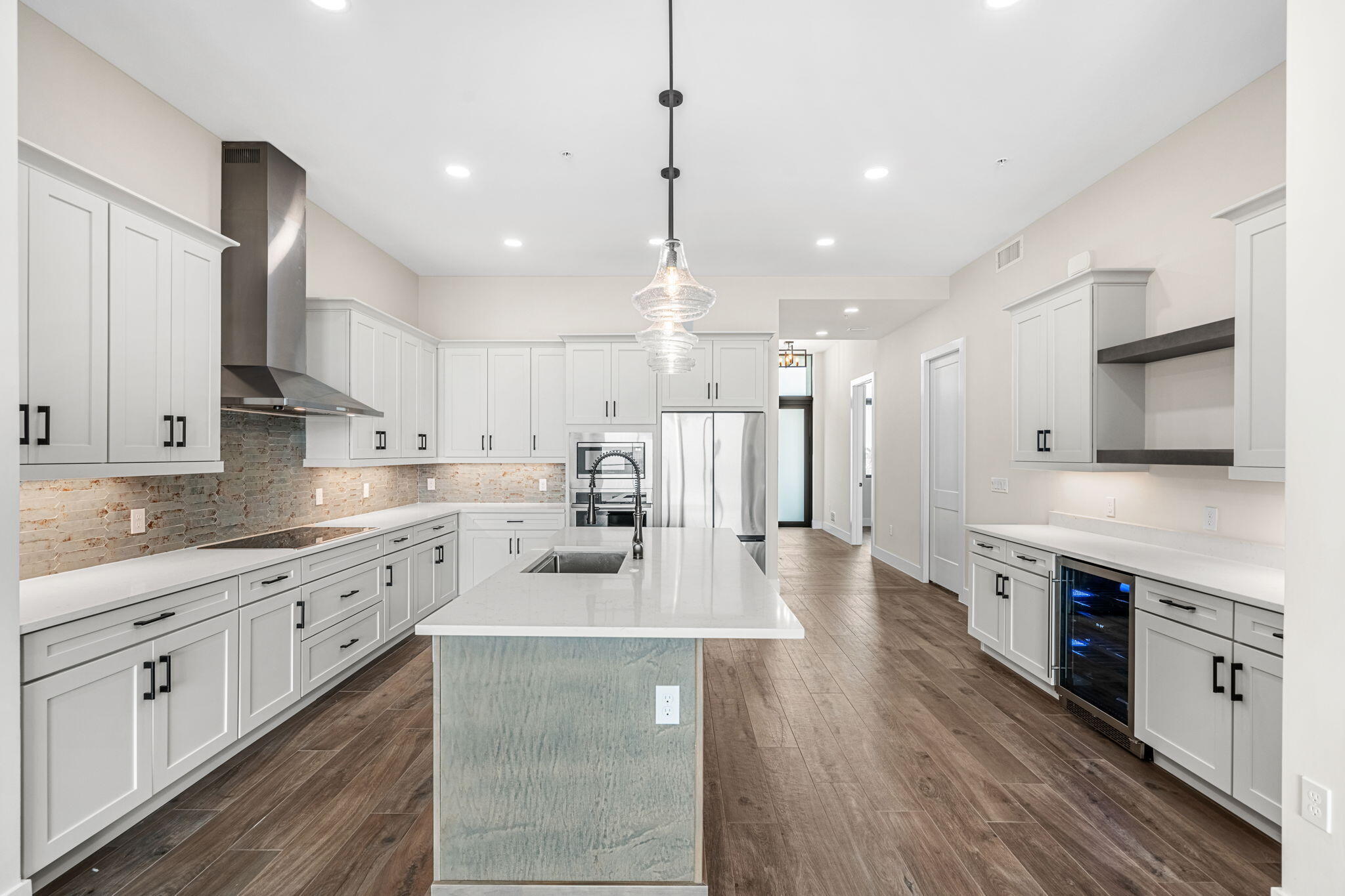 225 Strand Drive, 404