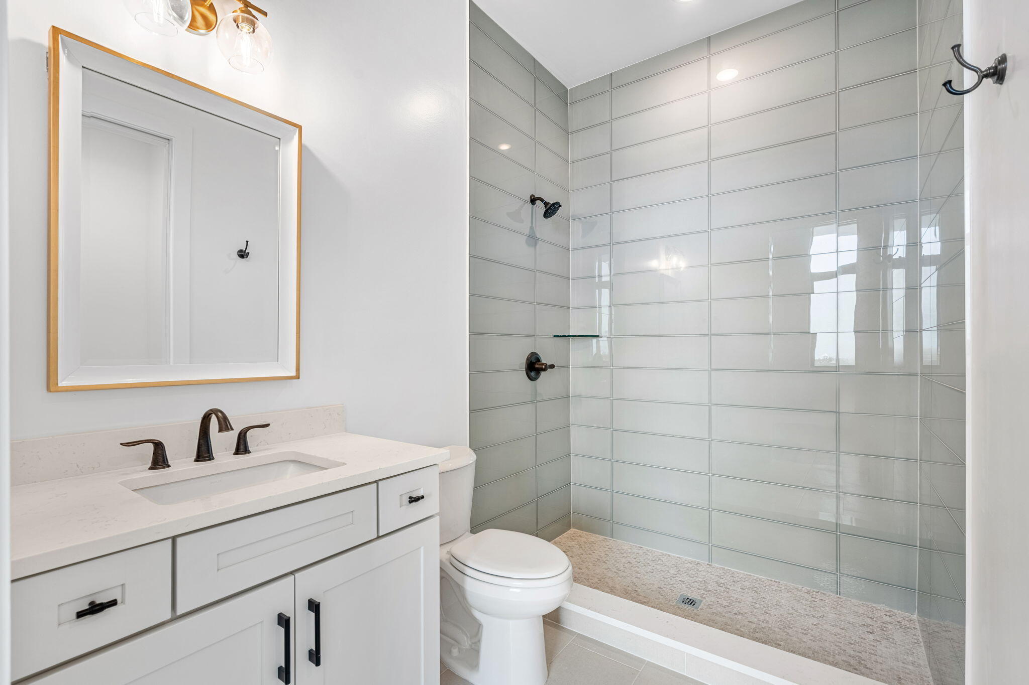 225 Strand Drive, 404