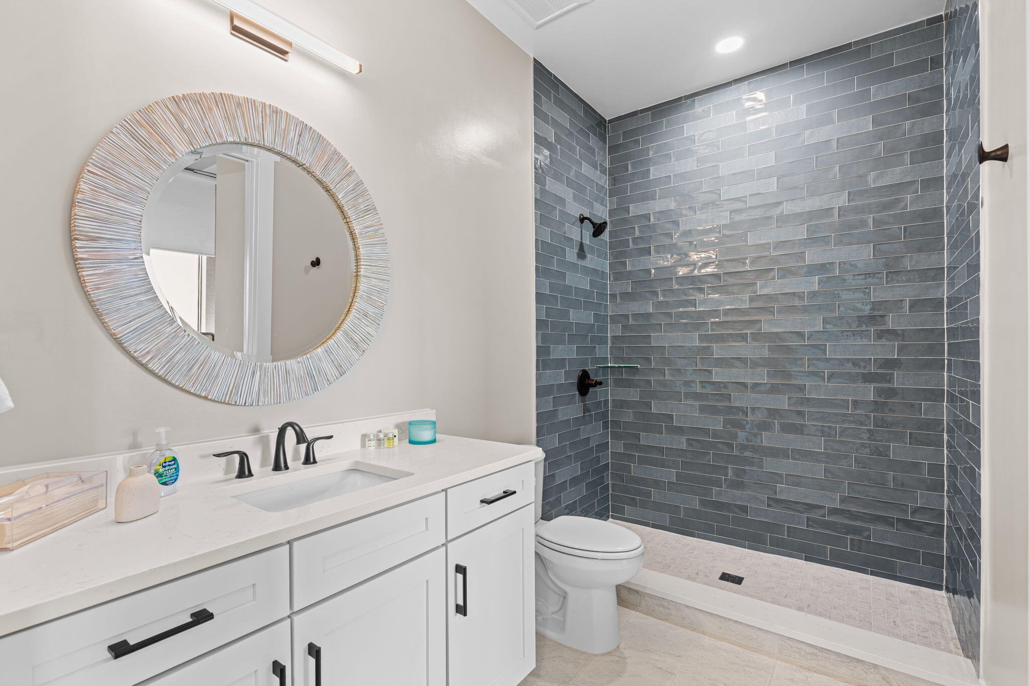 3031 Hafen Lane, 203