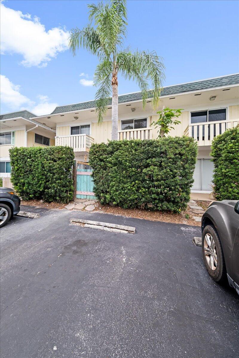 419 Ocean Avenue, 205