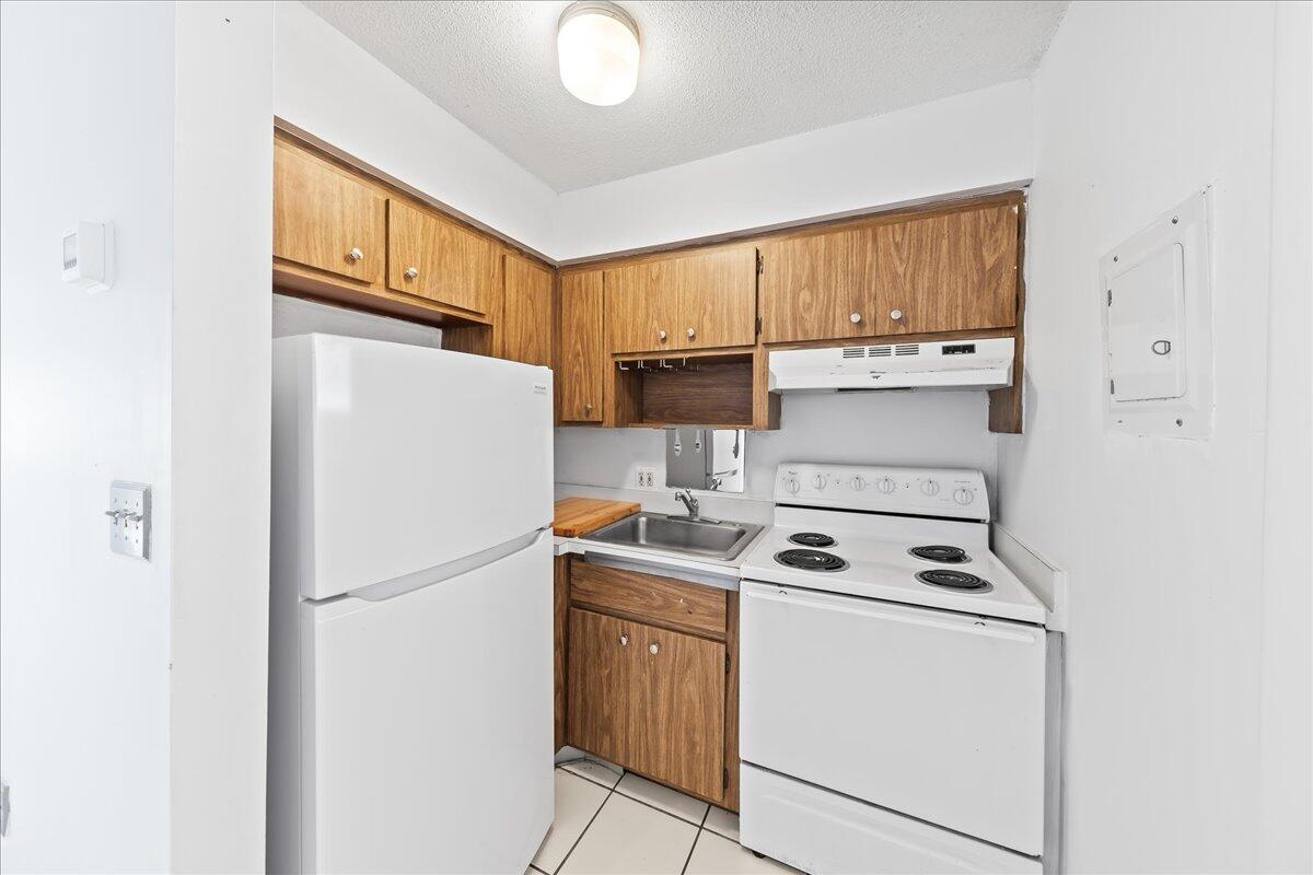 419 Ocean Avenue, 205