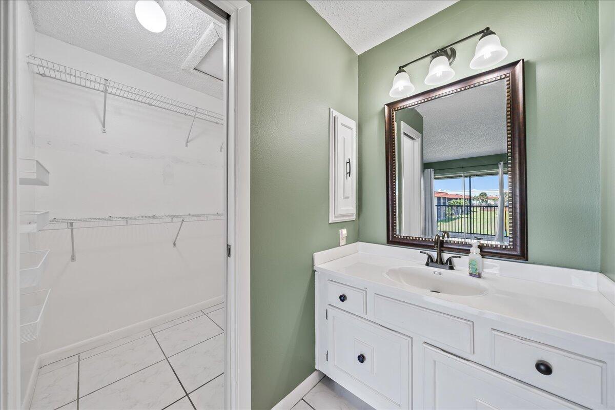 201 Saint Lucie Lane, 807