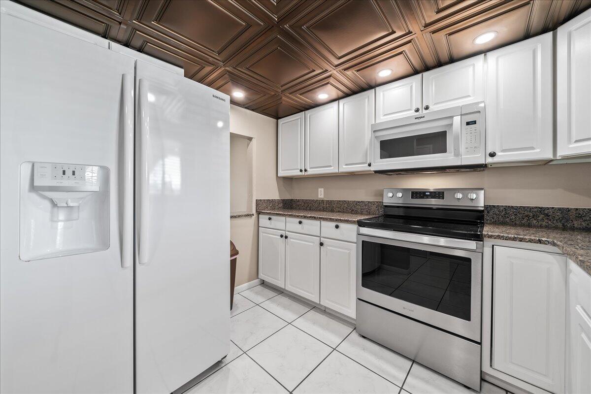 201 Saint Lucie Lane, 807