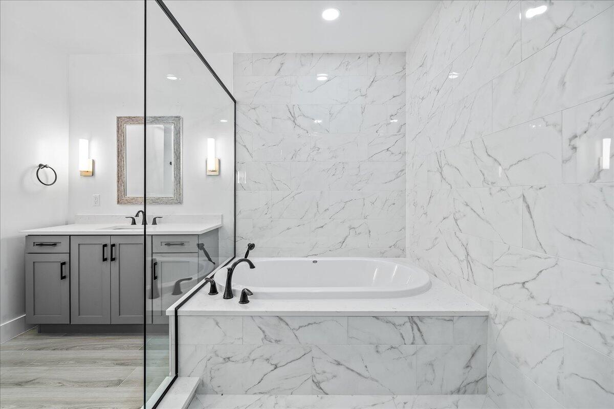 3031 Hafen Lane, 301