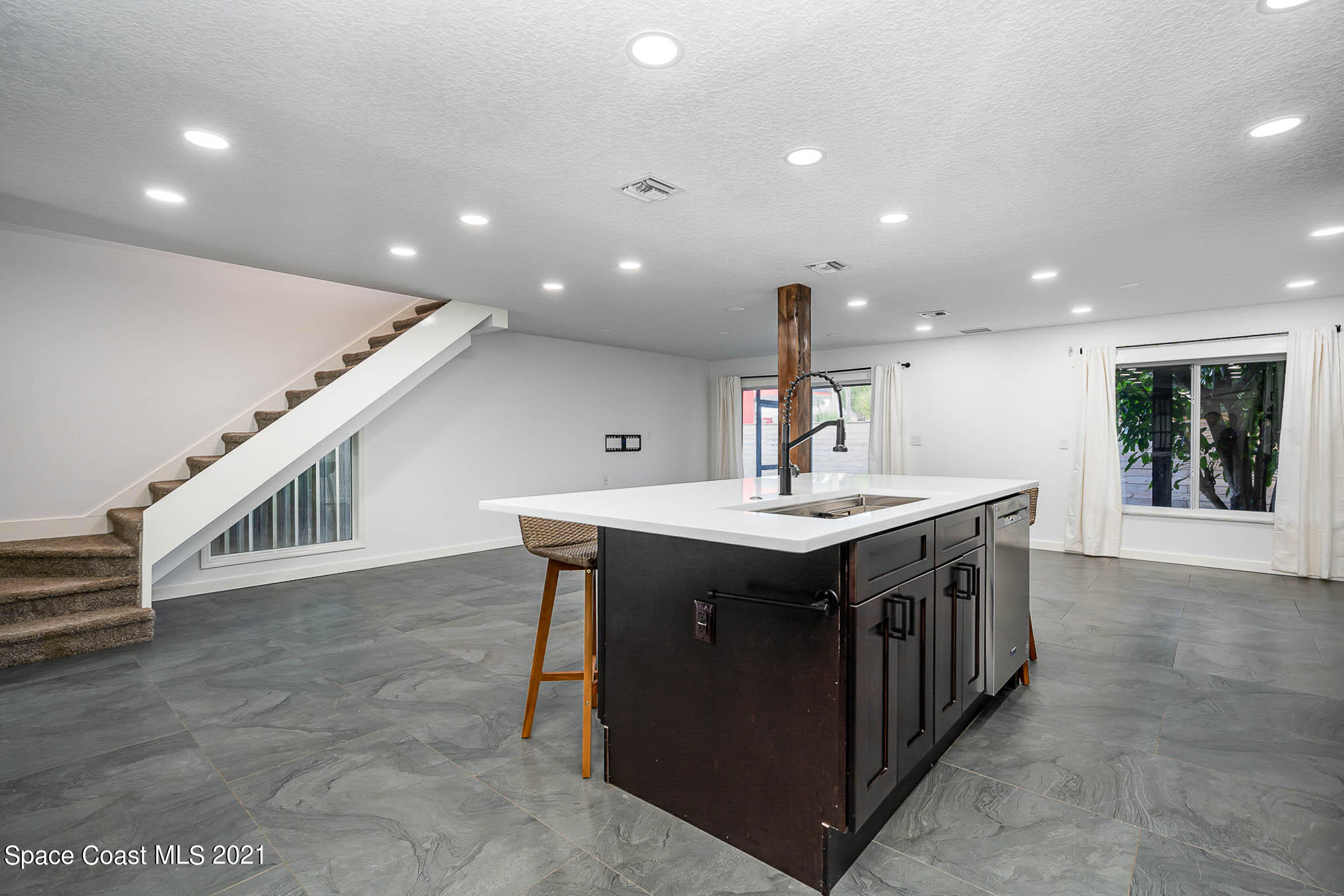 114 Skyline Boulevard