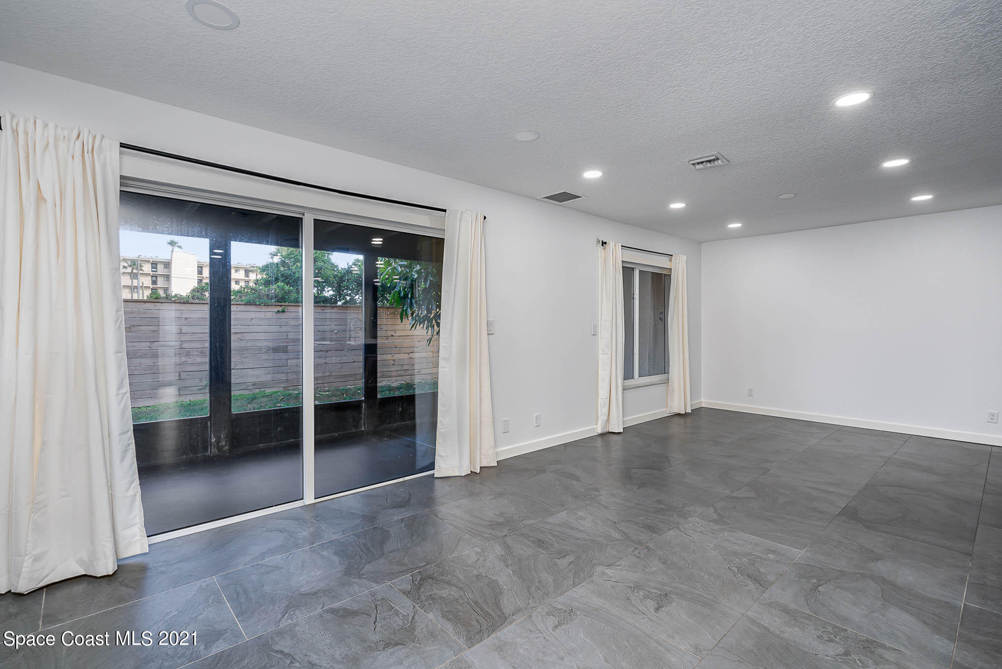 114 Skyline Boulevard