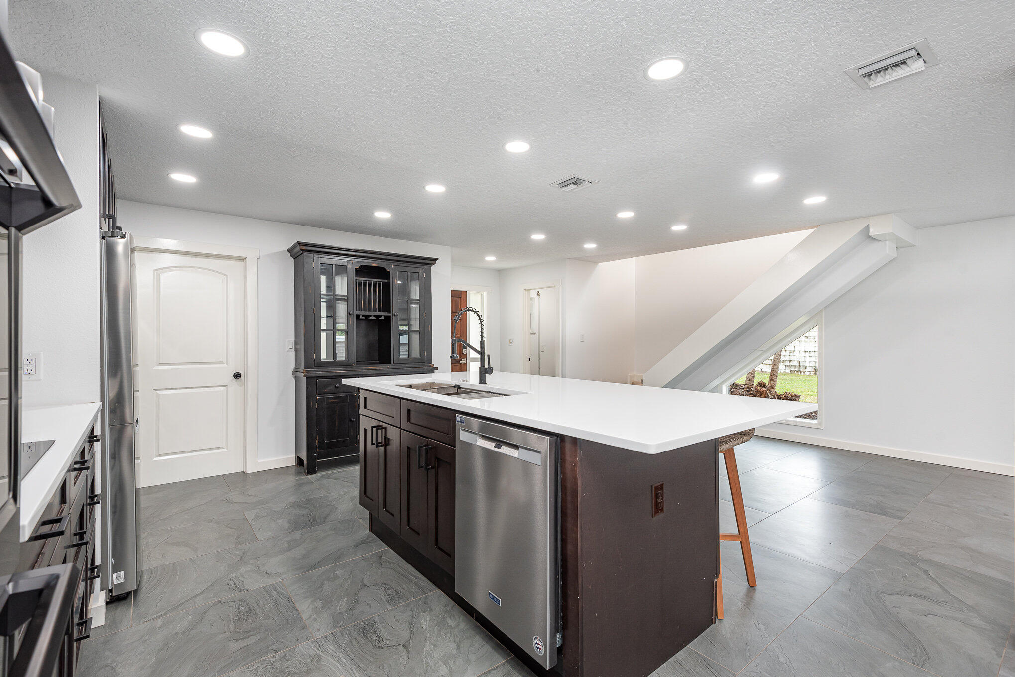 114 Skyline Boulevard