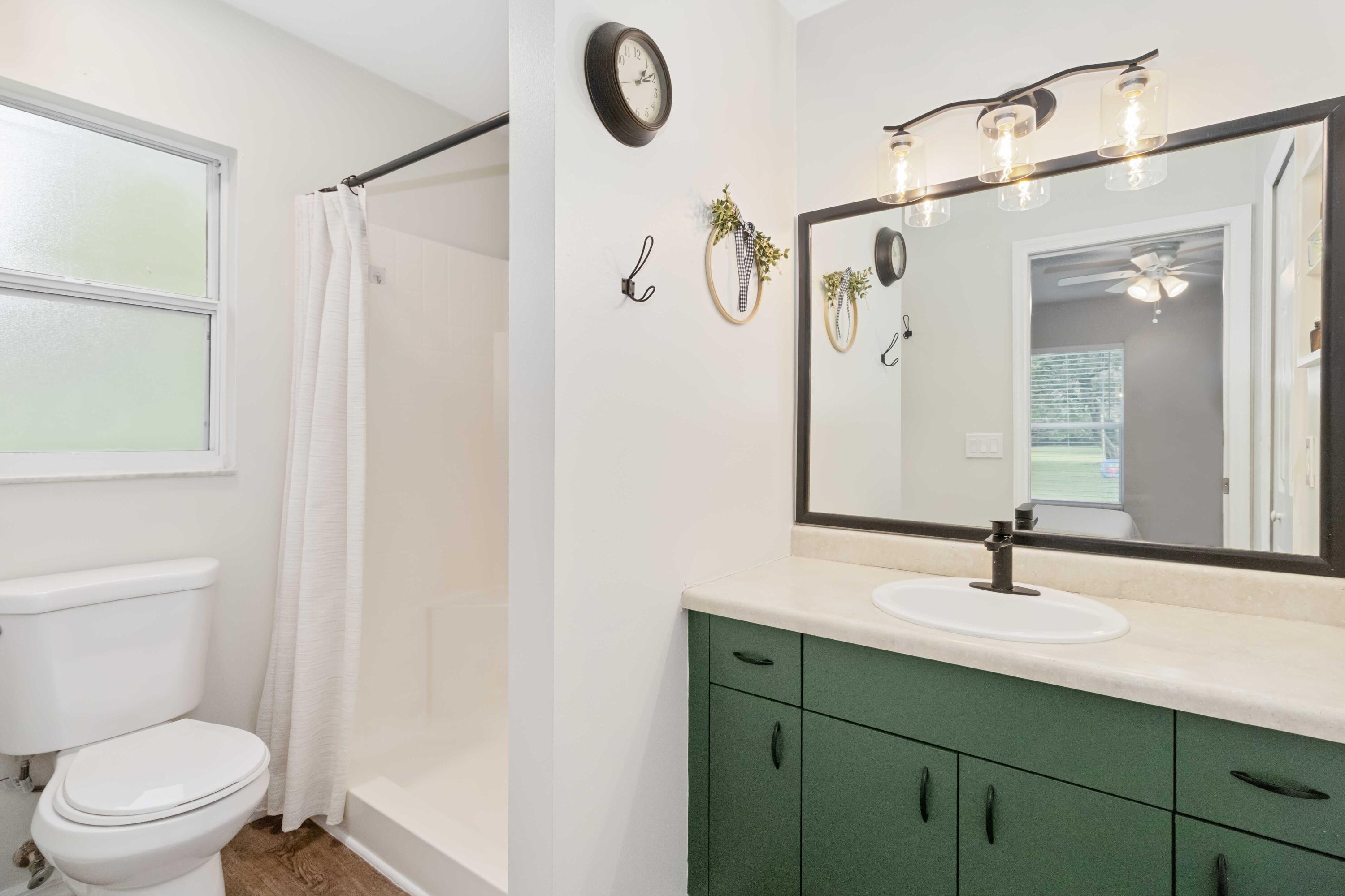 5413 Hastings Street