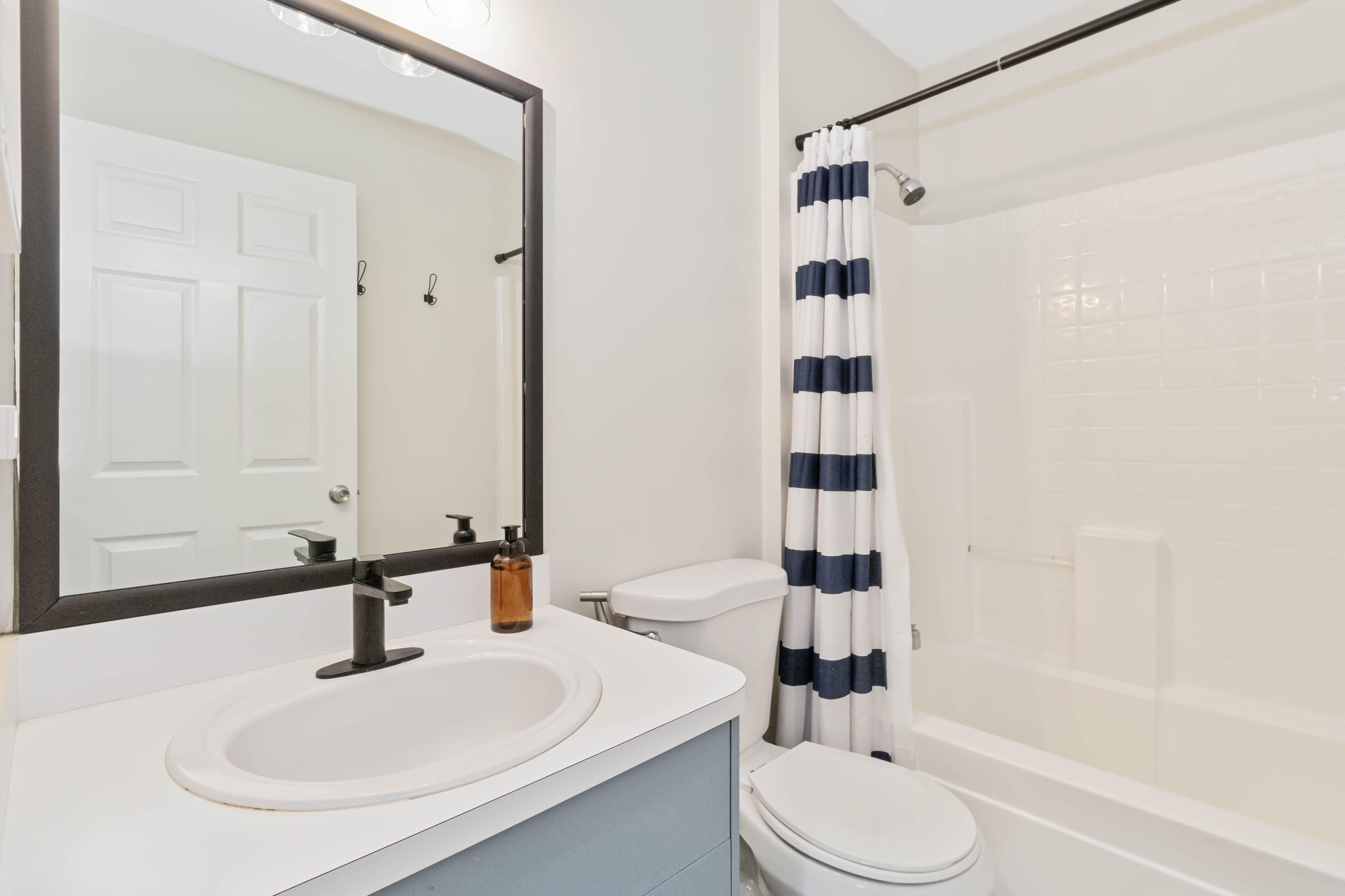 5413 Hastings Street